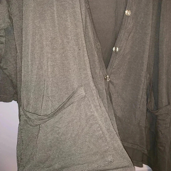 Green Blouse - Picture 2 of 4